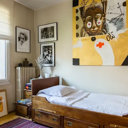 Veeve - Arty By Luxembourg Gardens Apartment
